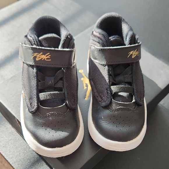 Jordan Other - Kids Black and Gold Sneakers